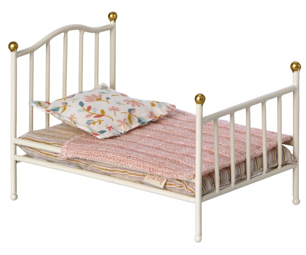 Maileg Vintage Bed Mouse Off-white