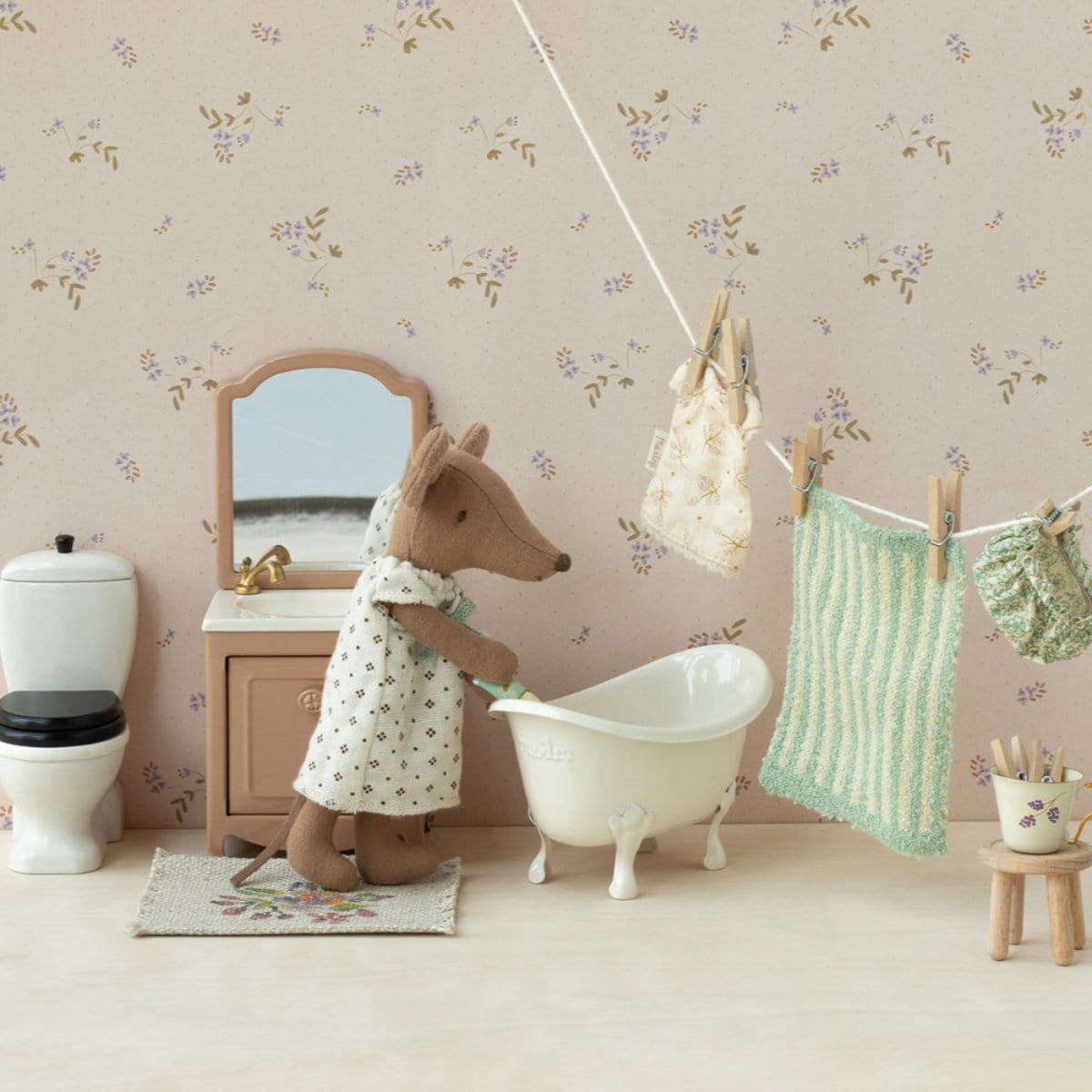 Maileg Sink Dresser Mouse Mint