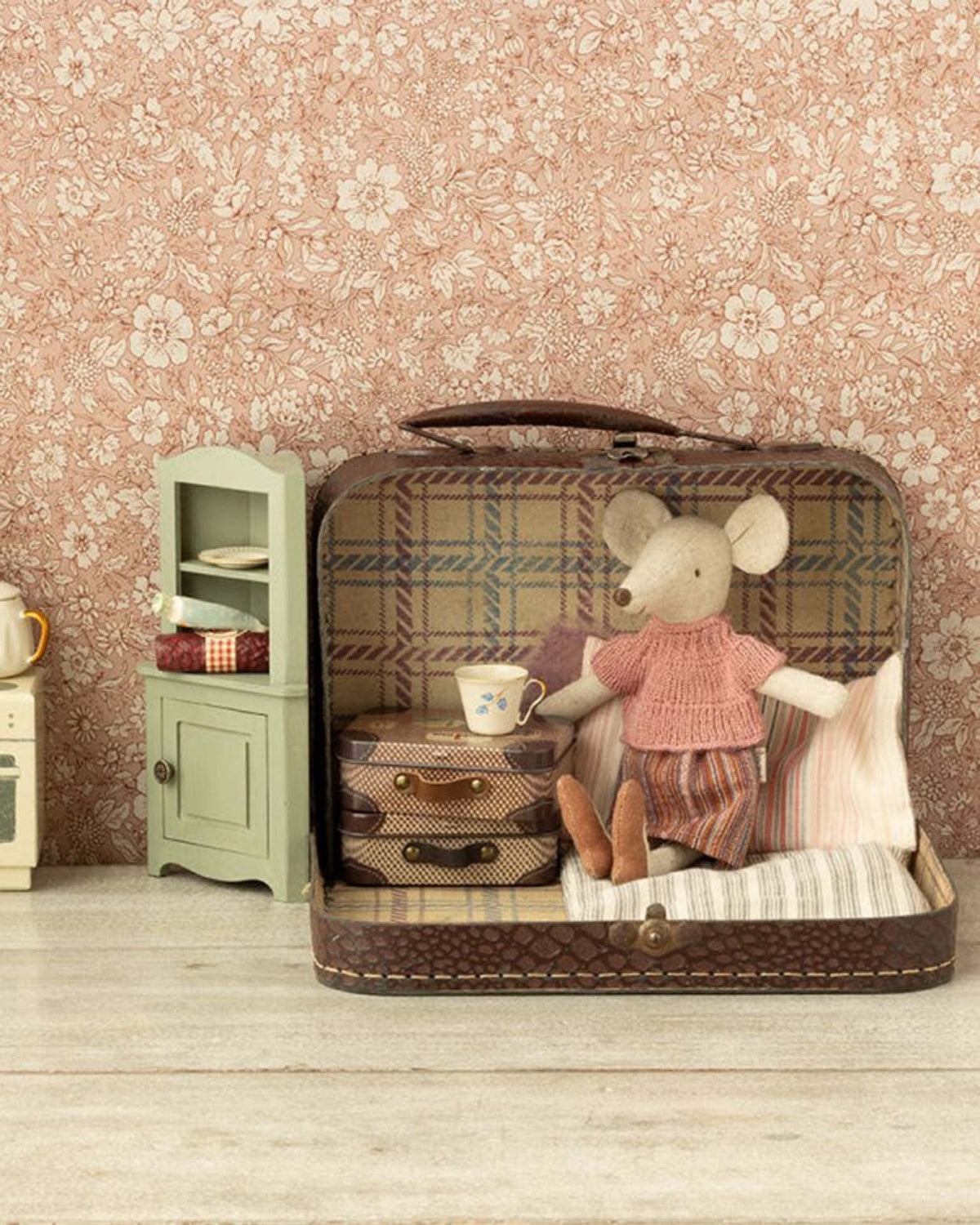 Maileg Knitted Blouse And Skirt In Suitcase For Grandma Mouse