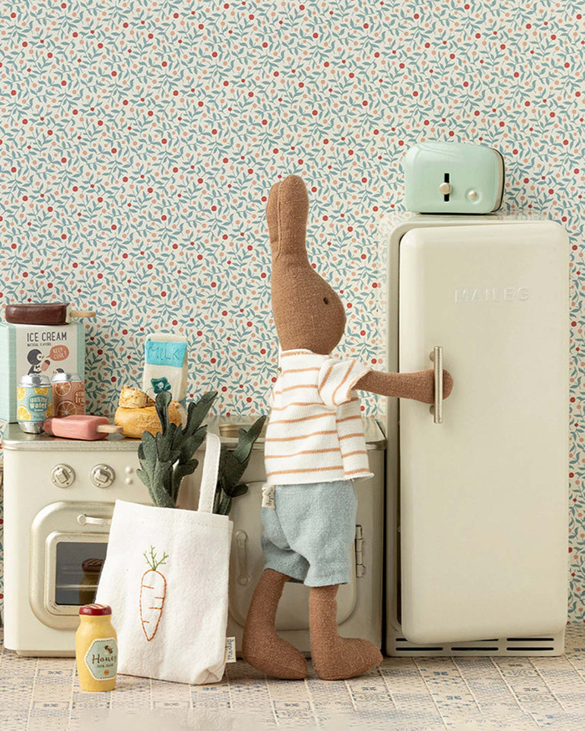 Maileg Miniature Fridge In Off White