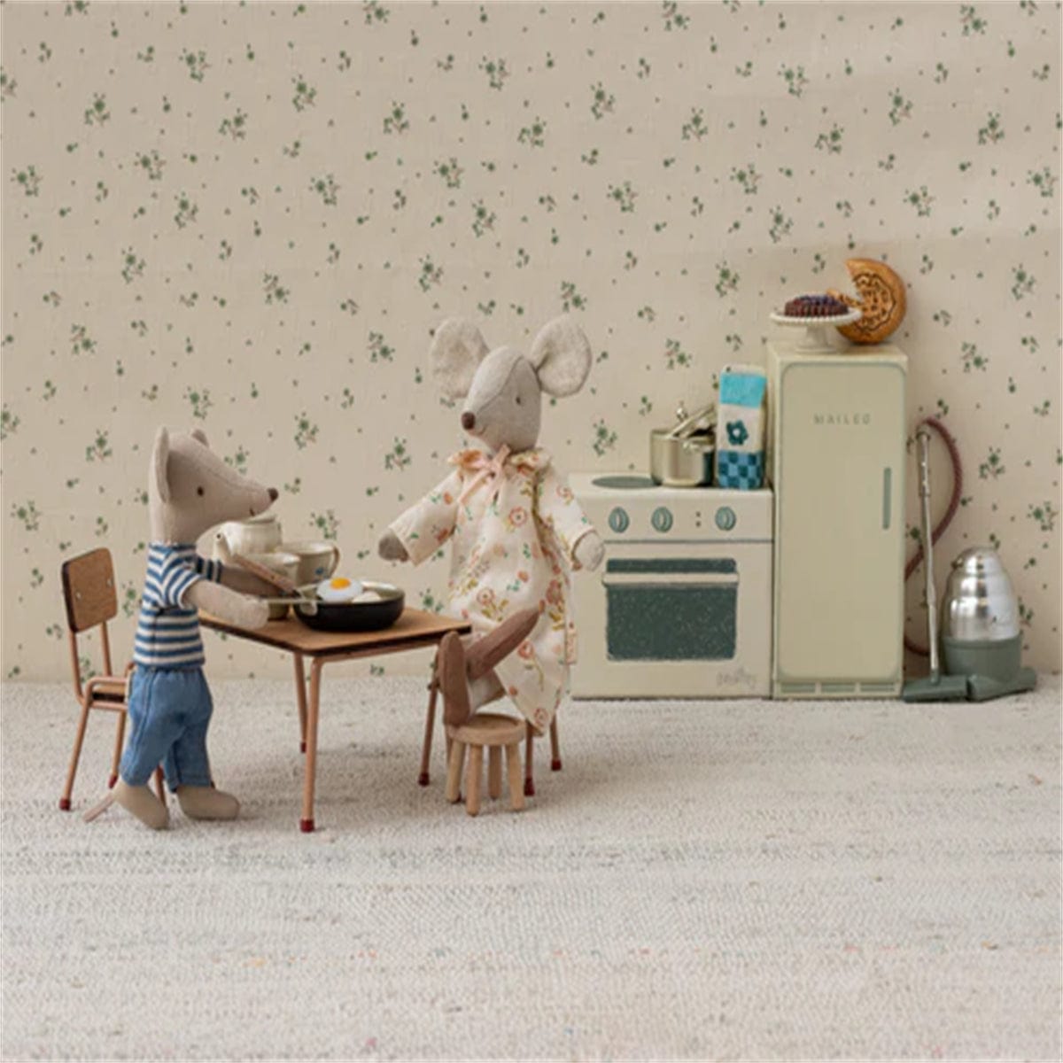  Maileg Table And Chair Set Mouse Dark Powder 