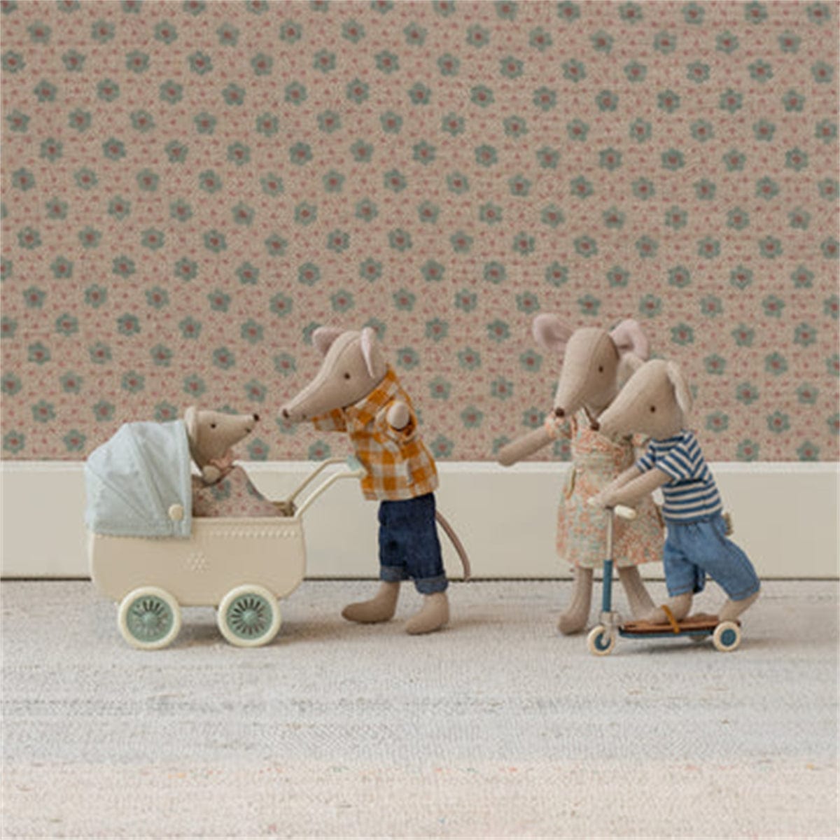  Maileg Kick Board Scooter Mouse Blue