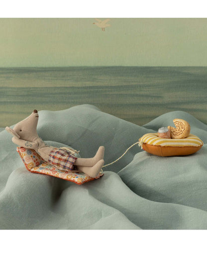 Maileg Dad Beach Mouse With Air Mattress In Flower