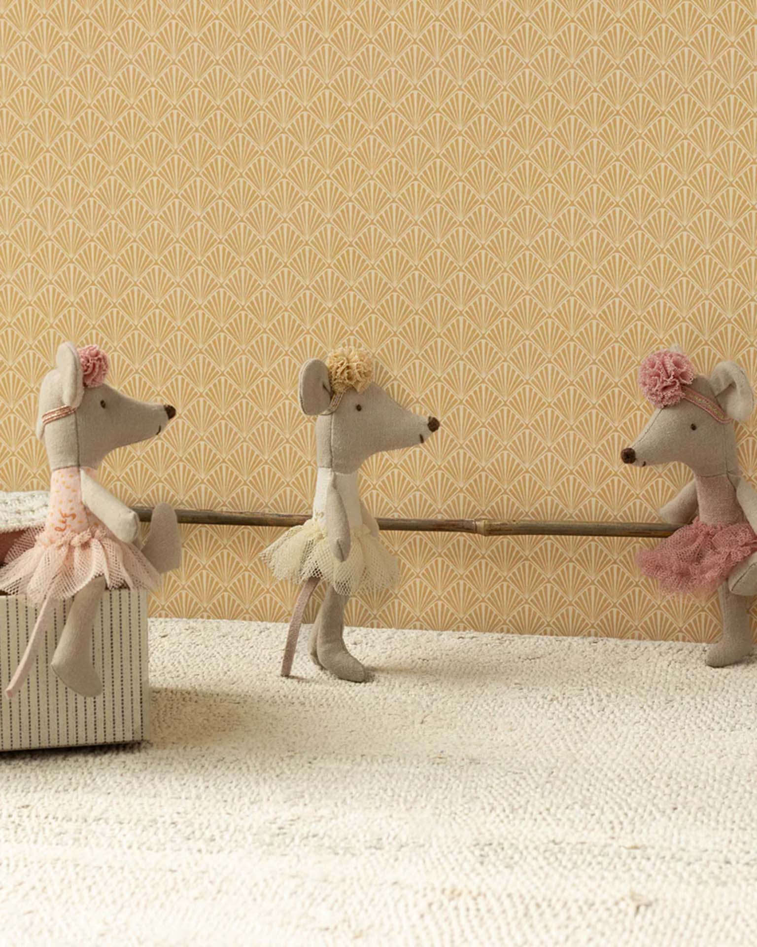 Maileg Little Sister Ballerina Mouse In Off White