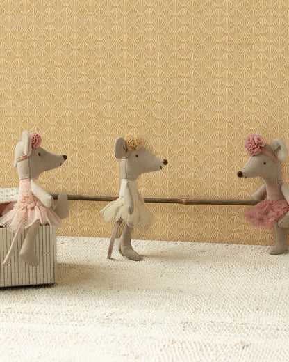 Maileg Little Sister Ballerina Mouse In Off White