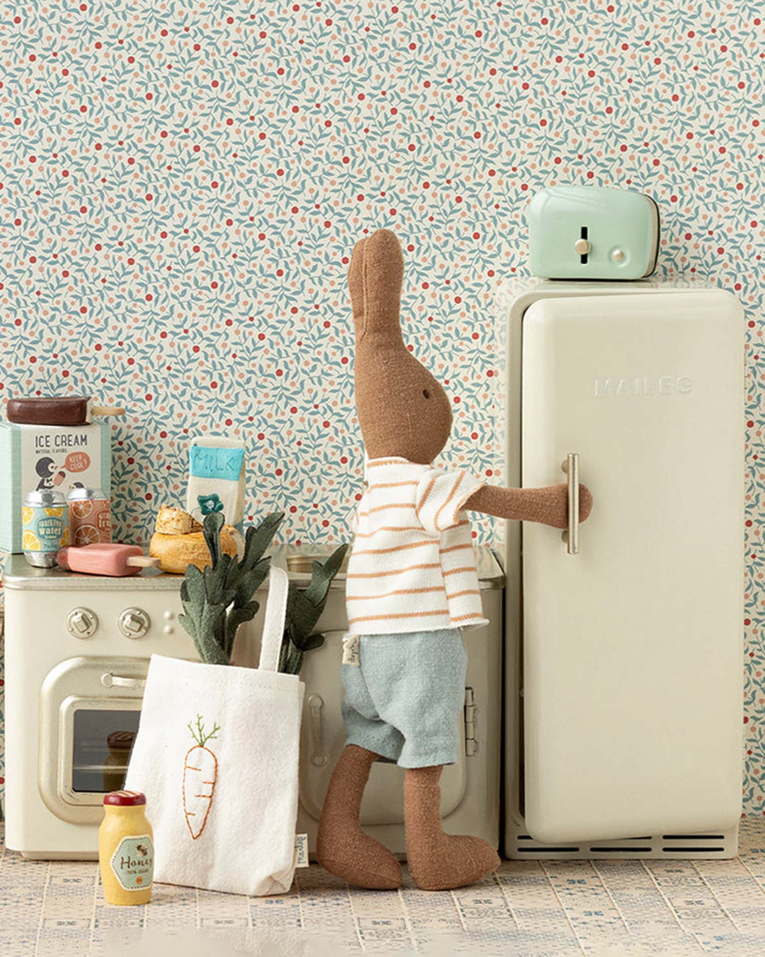 Maileg Miniature Fridge In Off White